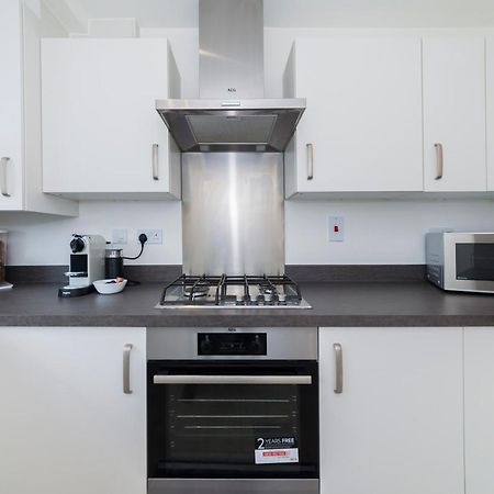 Greenfield Modern 3Br Home - Southcote Lane , Редінг Екстер'єр фото