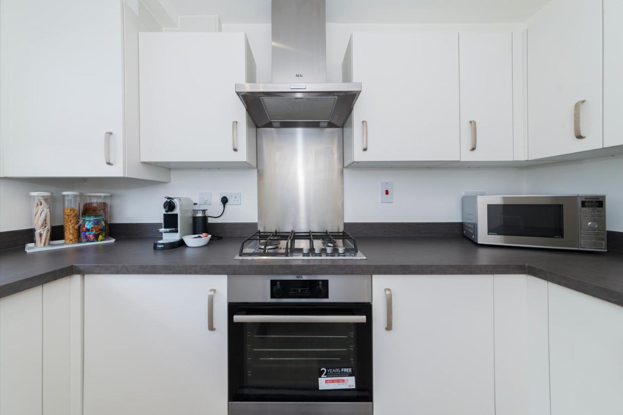 Greenfield Modern 3Br Home - Southcote Lane , Редінг Екстер'єр фото