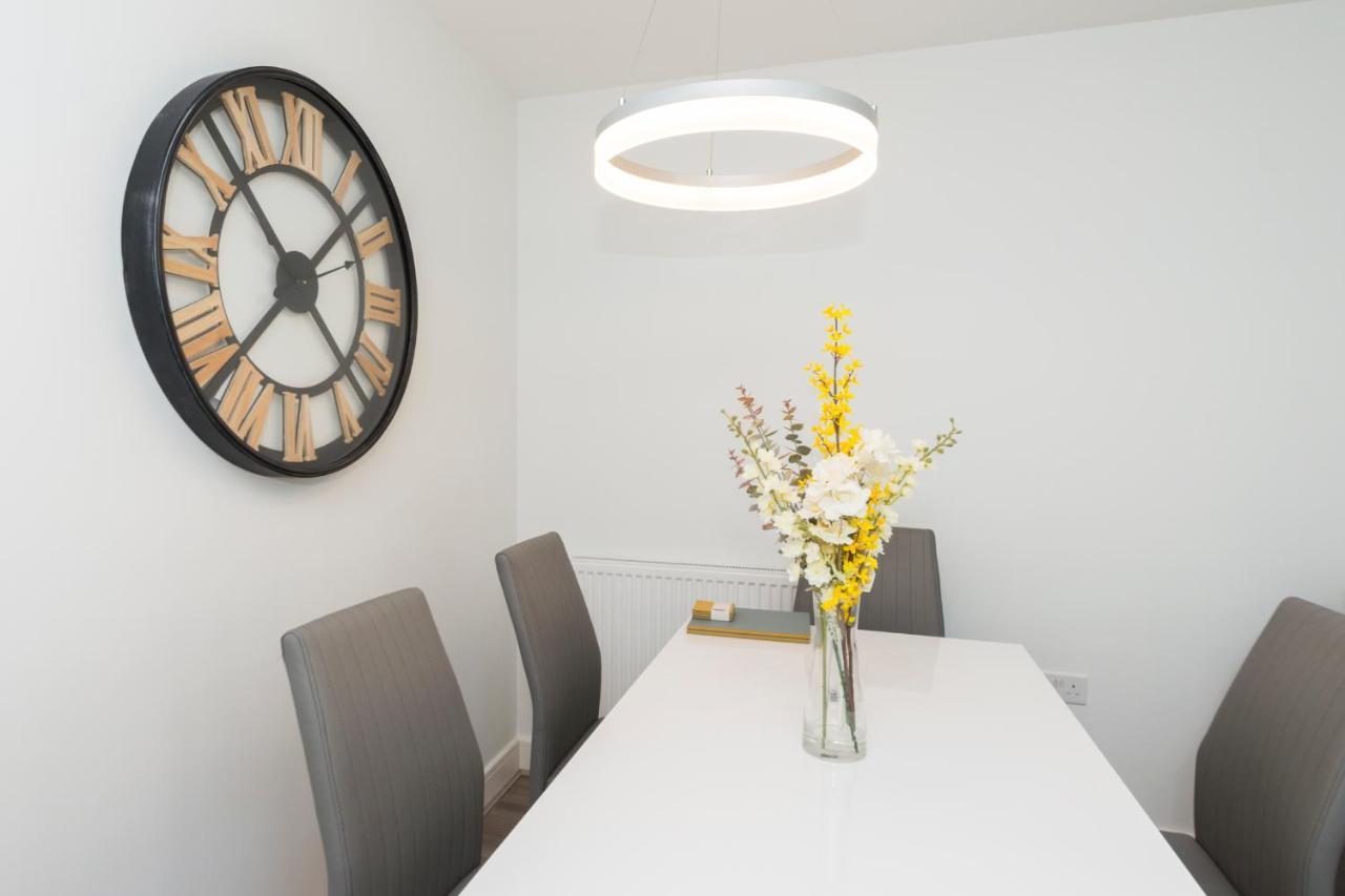 Greenfield Modern 3Br Home - Southcote Lane , Редінг Екстер'єр фото