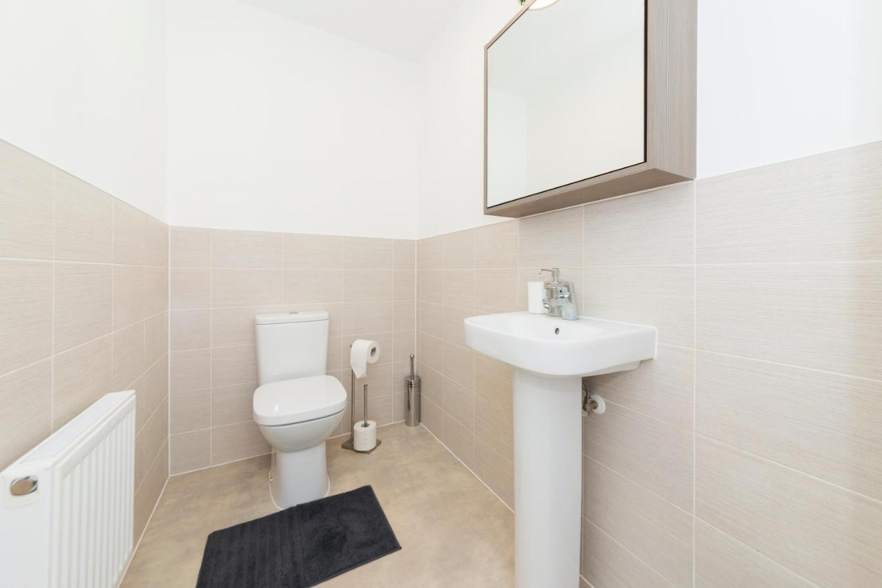 Greenfield Modern 3Br Home - Southcote Lane , Редінг Екстер'єр фото