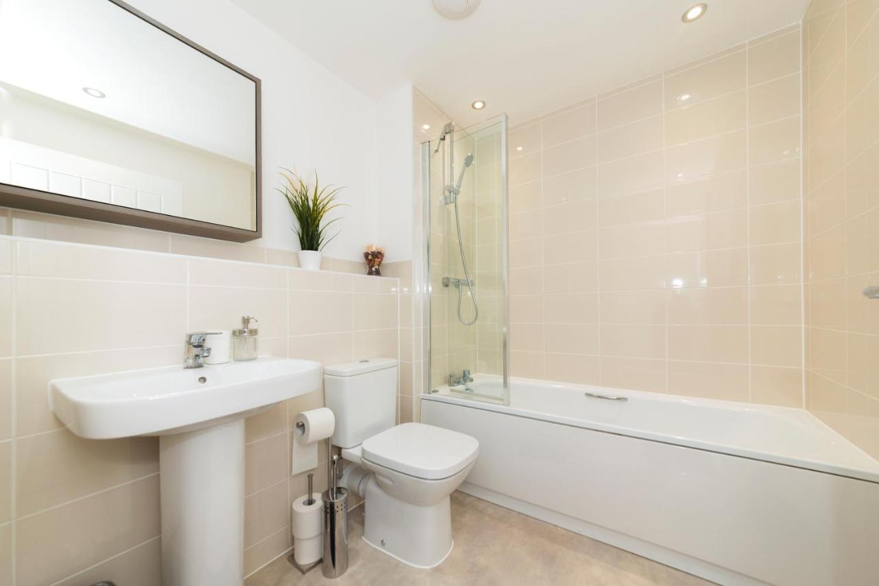 Greenfield Modern 3Br Home - Southcote Lane , Редінг Екстер'єр фото