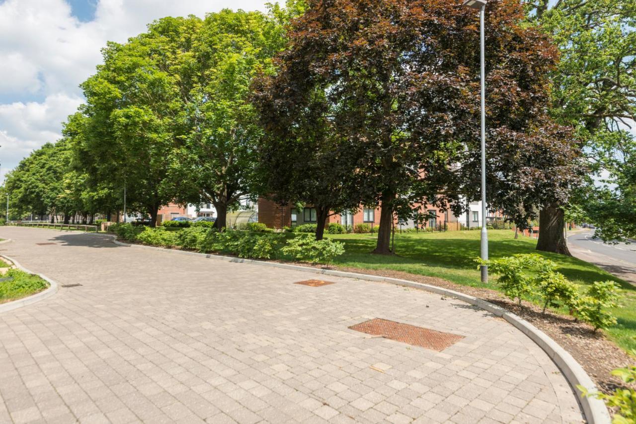 Greenfield Modern 3Br Home - Southcote Lane , Редінг Екстер'єр фото