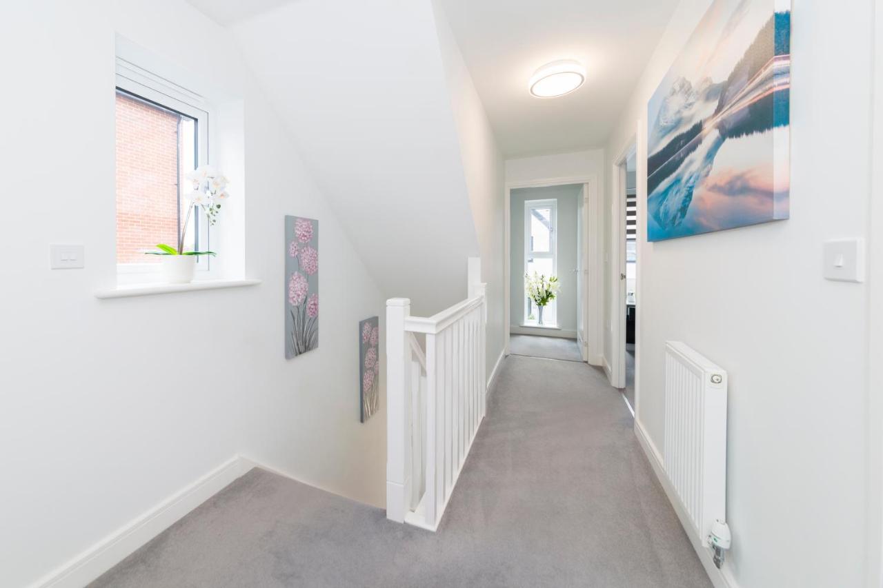 Greenfield Modern 3Br Home - Southcote Lane , Редінг Екстер'єр фото