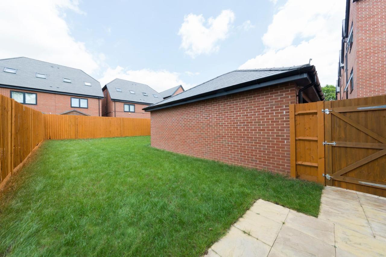 Greenfield Modern 3Br Home - Southcote Lane , Редінг Екстер'єр фото