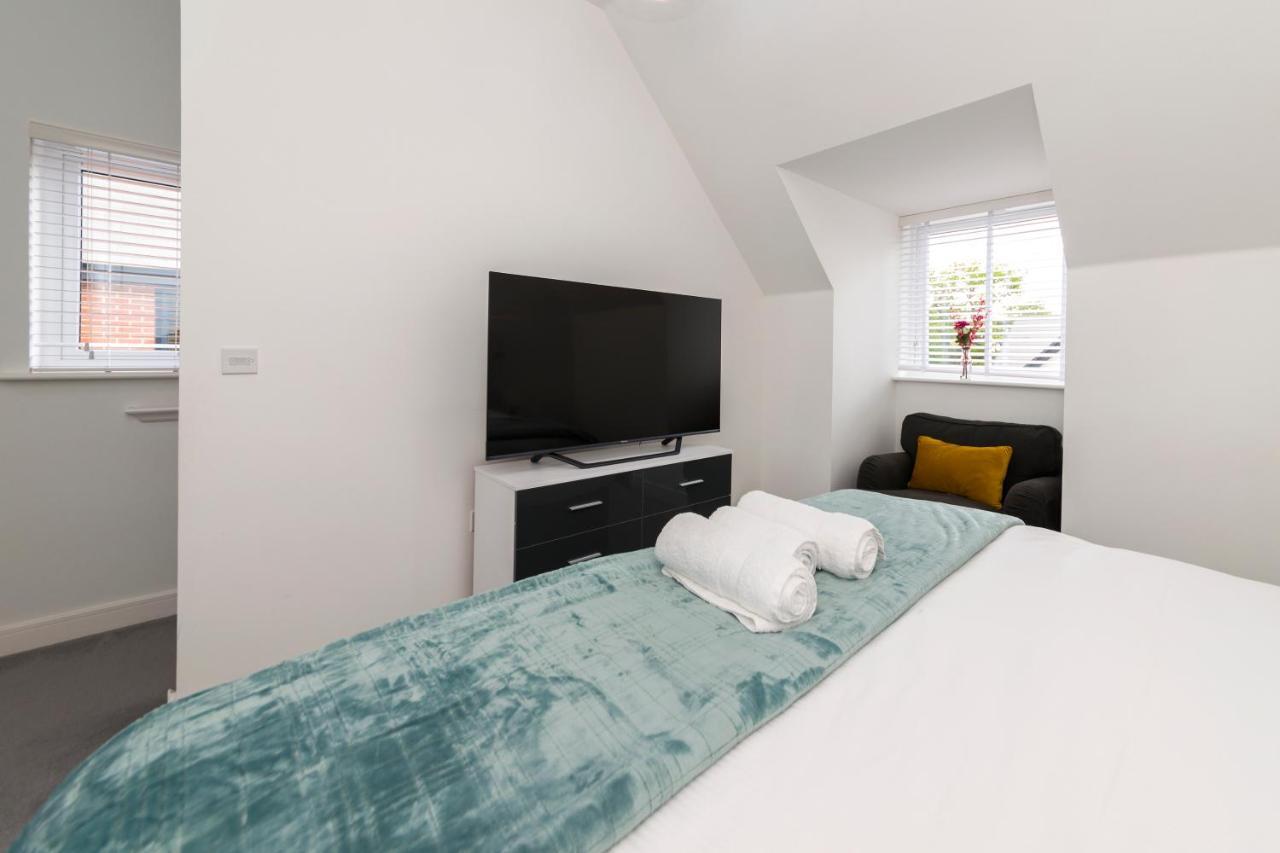Greenfield Modern 3Br Home - Southcote Lane , Редінг Екстер'єр фото