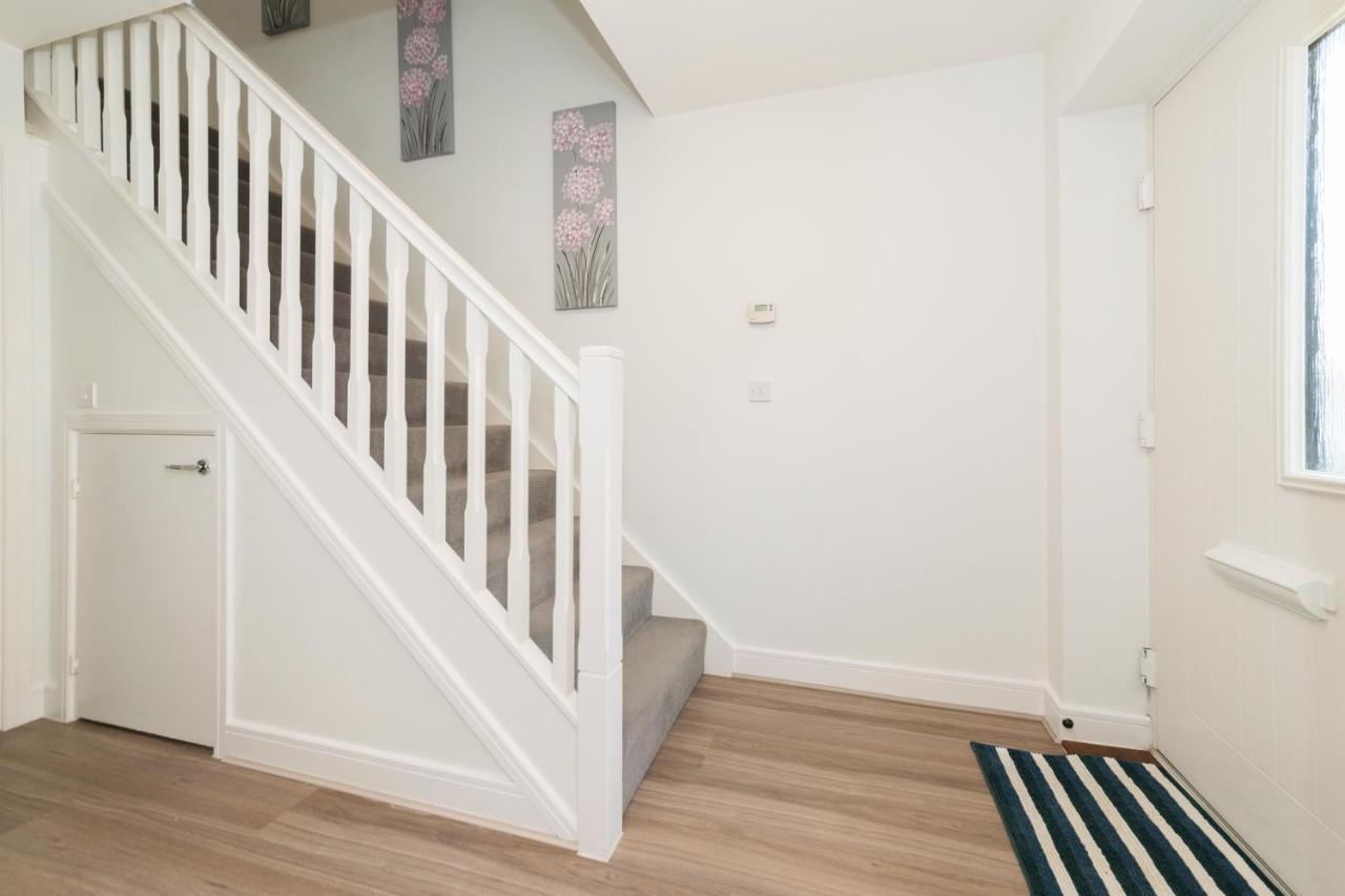 Greenfield Modern 3Br Home - Southcote Lane , Редінг Екстер'єр фото