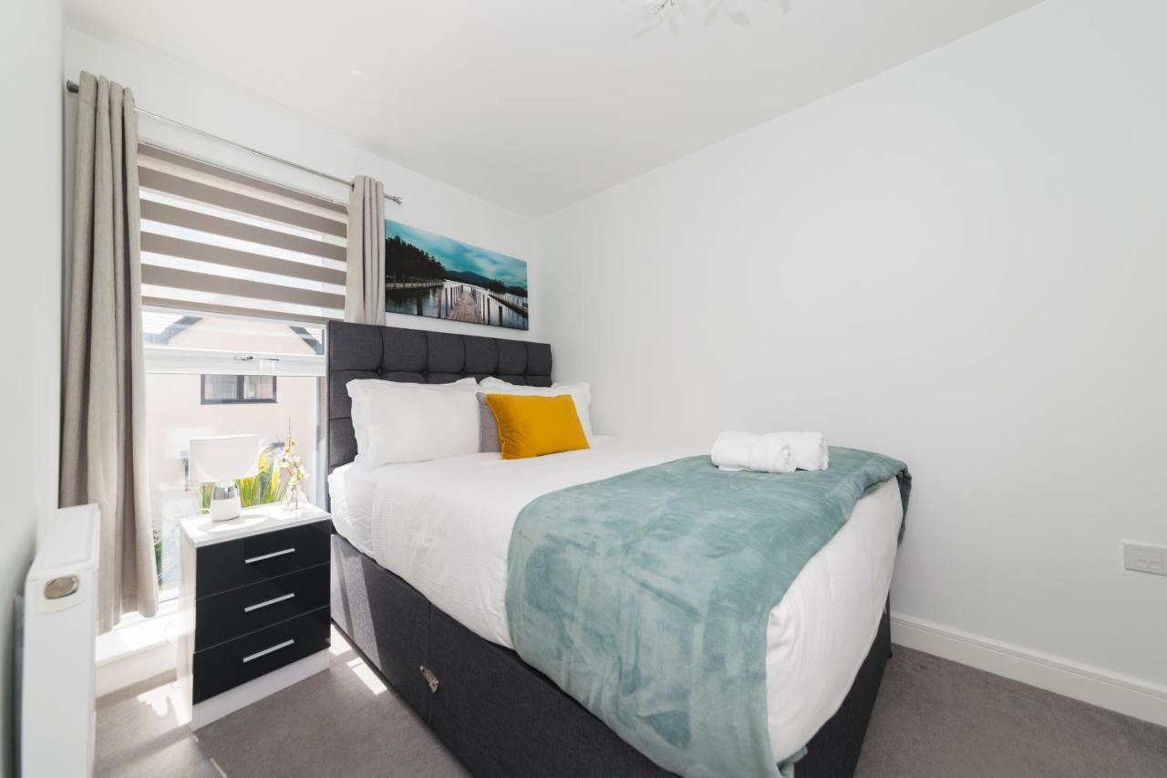 Greenfield Modern 3Br Home - Southcote Lane , Редінг Екстер'єр фото