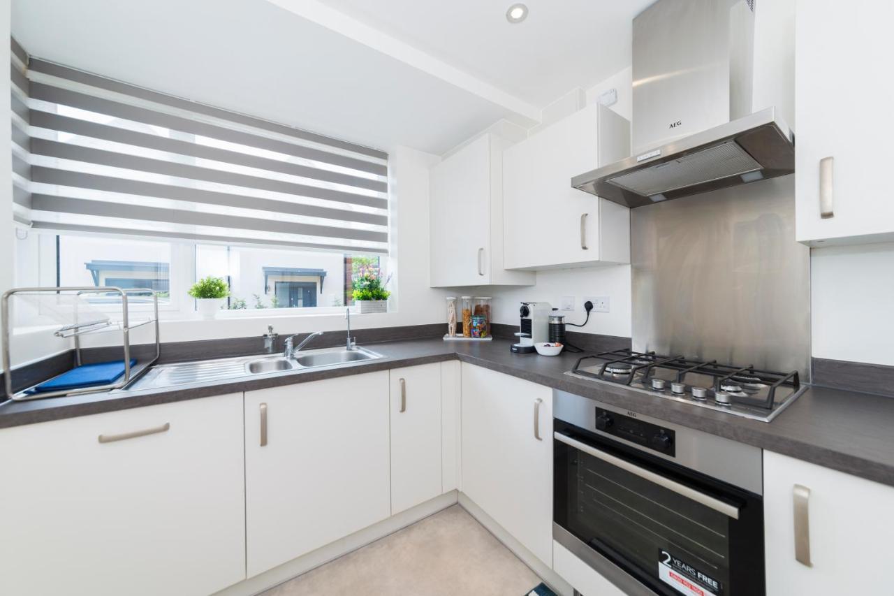 Greenfield Modern 3Br Home - Southcote Lane , Редінг Екстер'єр фото