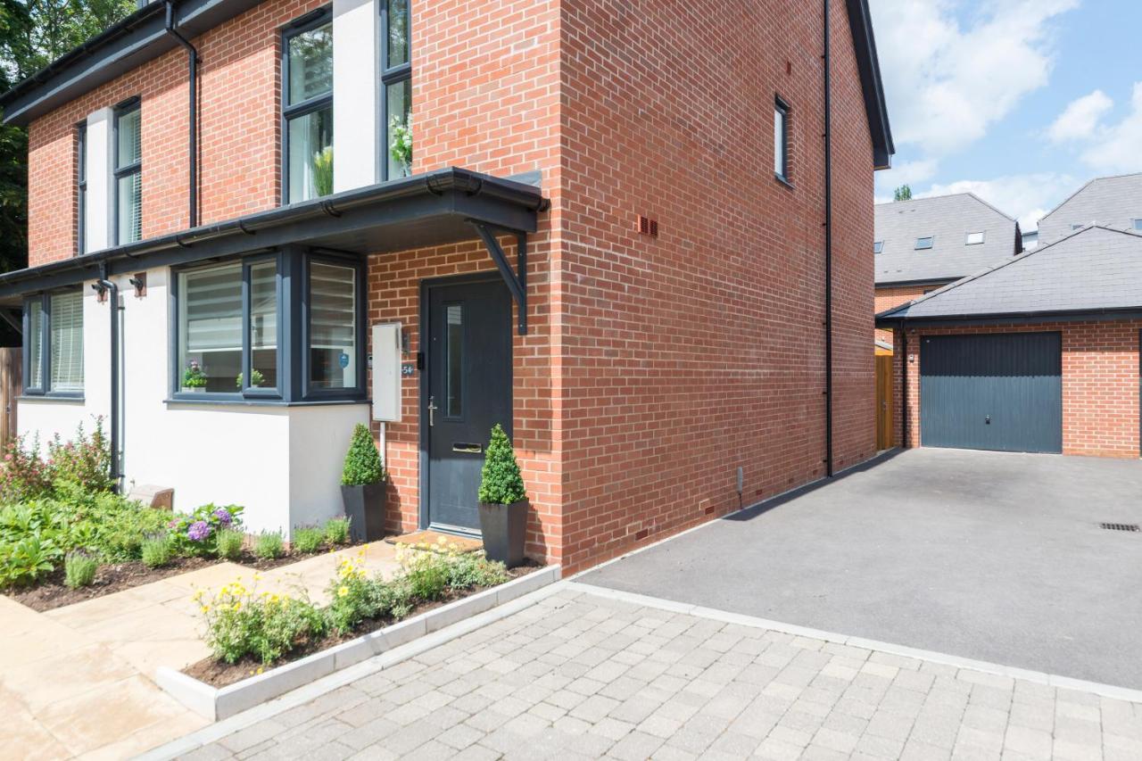 Greenfield Modern 3Br Home - Southcote Lane , Редінг Екстер'єр фото