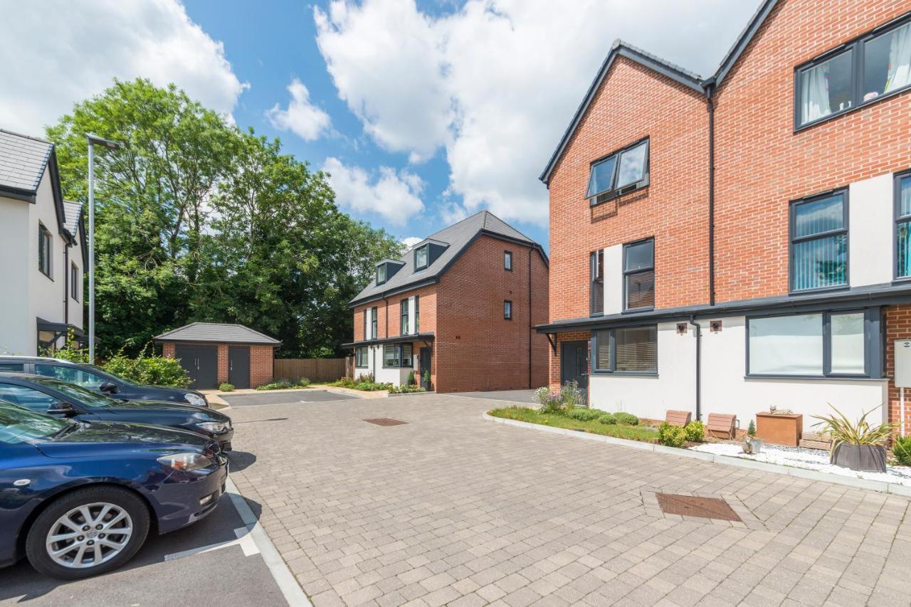 Greenfield Modern 3Br Home - Southcote Lane , Редінг Екстер'єр фото
