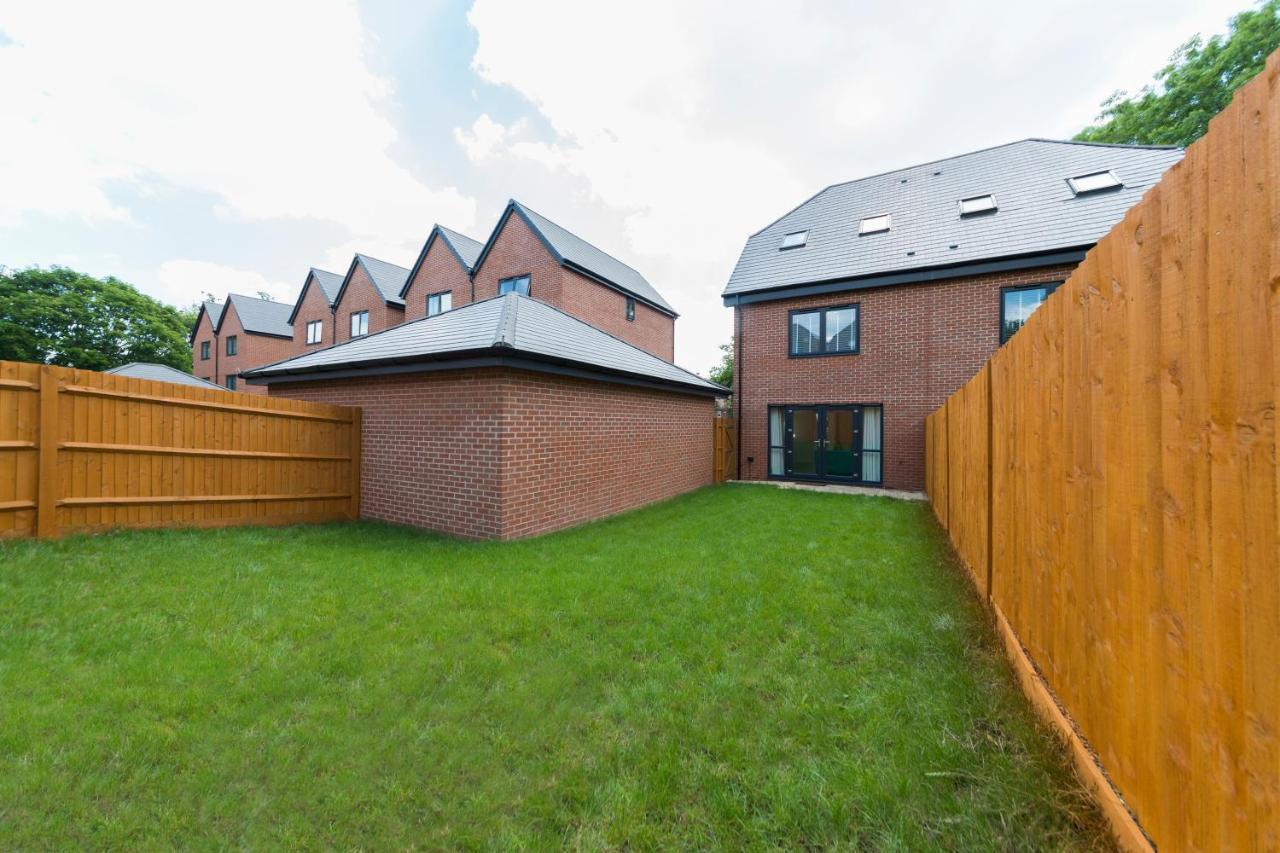 Greenfield Modern 3Br Home - Southcote Lane , Редінг Екстер'єр фото