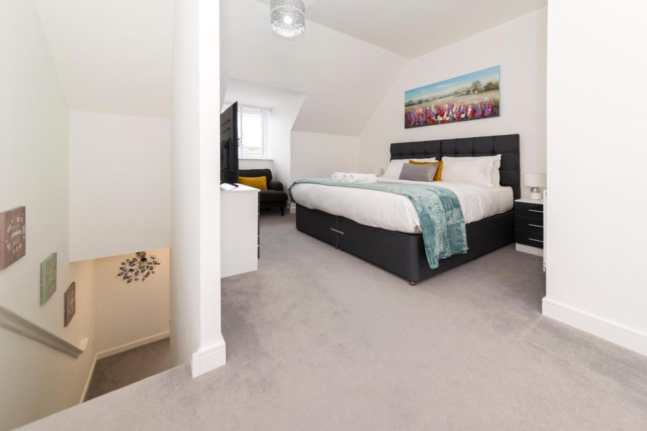 Greenfield Modern 3Br Home - Southcote Lane , Редінг Екстер'єр фото