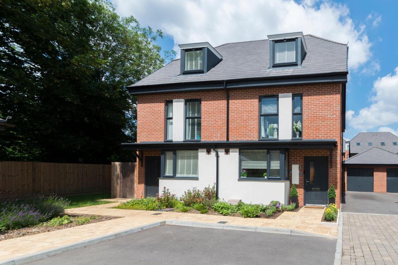 Greenfield Modern 3Br Home - Southcote Lane , Редінг Екстер'єр фото