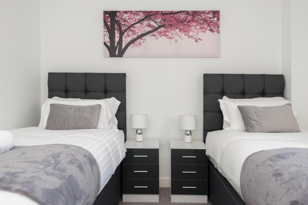 Greenfield Modern 3Br Home - Southcote Lane , Редінг Екстер'єр фото