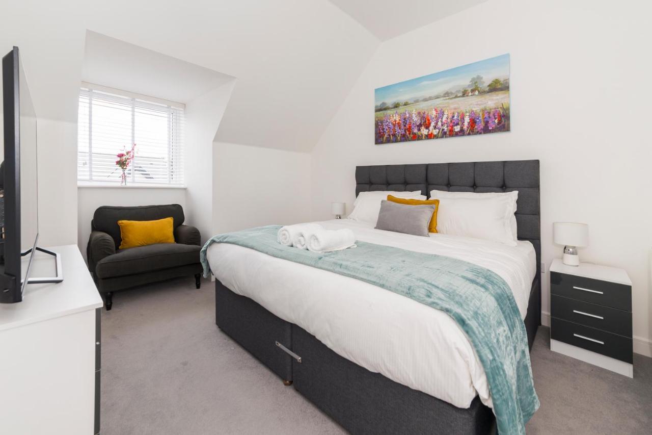 Greenfield Modern 3Br Home - Southcote Lane , Редінг Екстер'єр фото