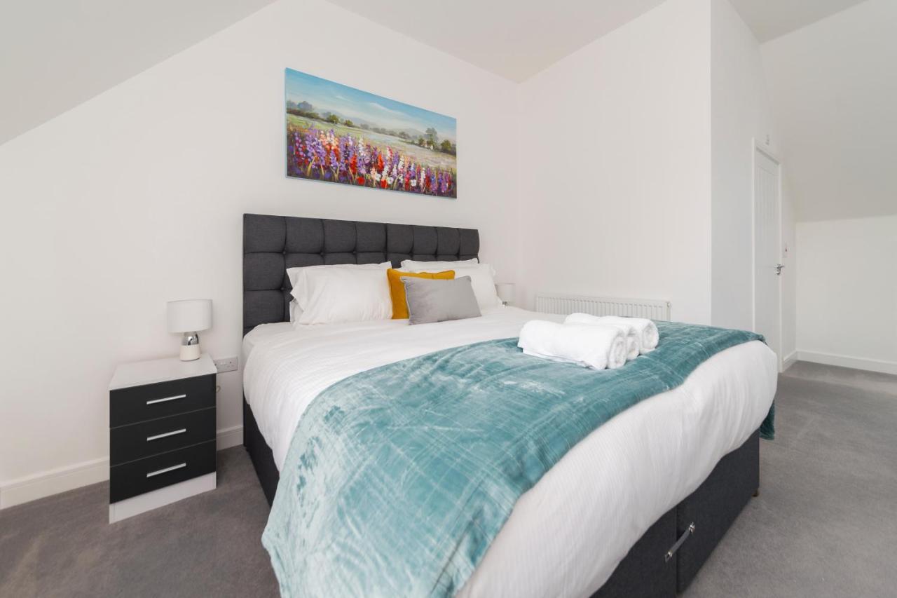 Greenfield Modern 3Br Home - Southcote Lane , Редінг Екстер'єр фото