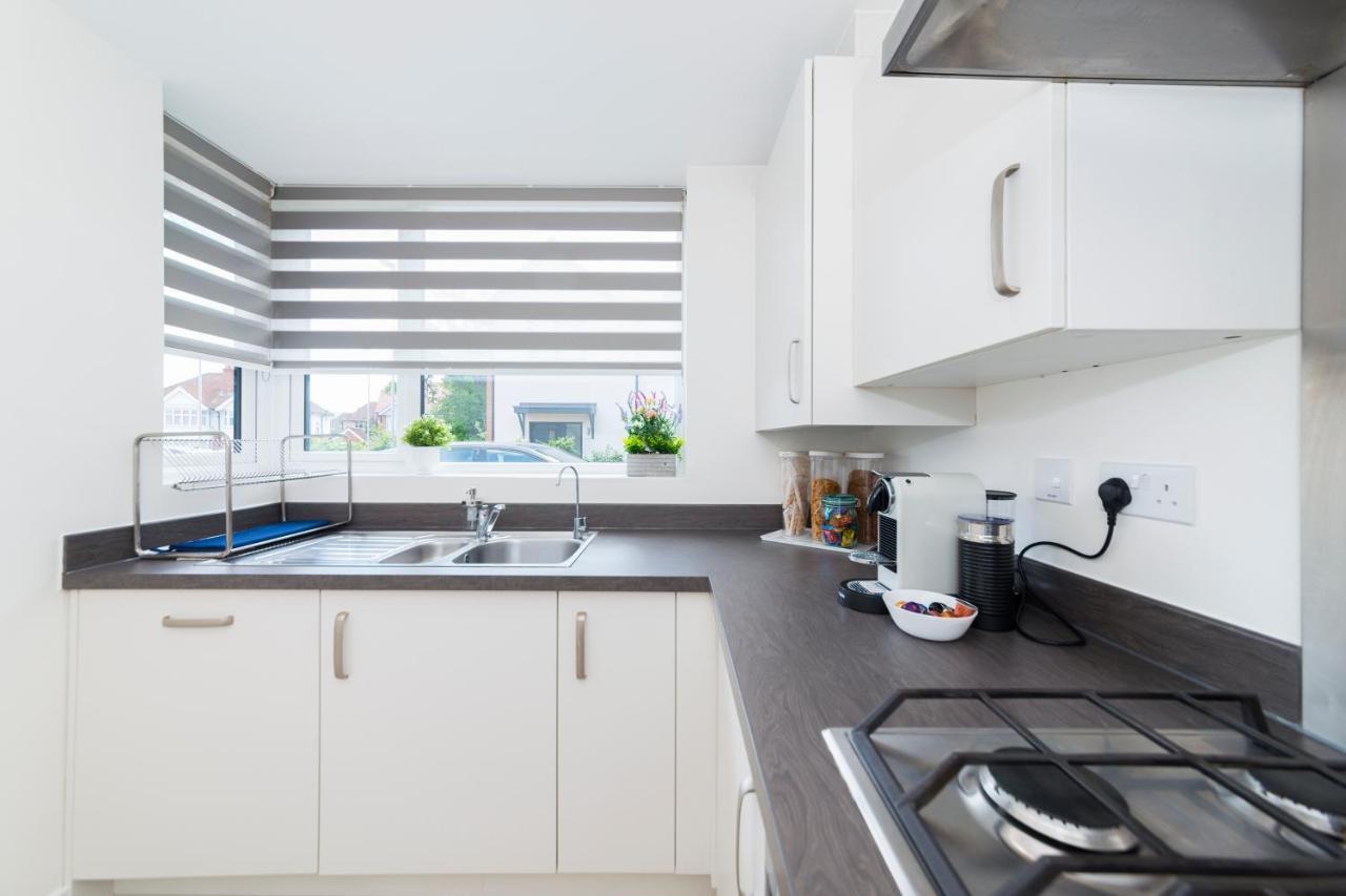 Greenfield Modern 3Br Home - Southcote Lane , Редінг Екстер'єр фото
